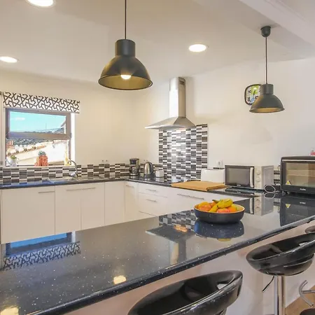 Casa Dos Avozinhos, Da Nyaraló