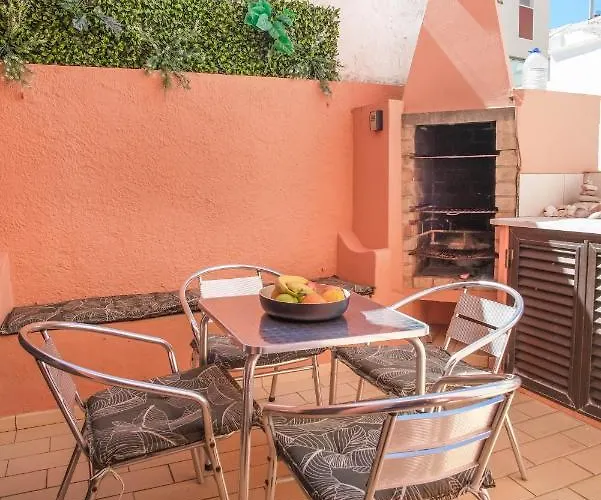 Casa Dos Avozinhos, Da * Senhora da Luz