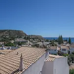 Casa Dos Avozinhos, Da
