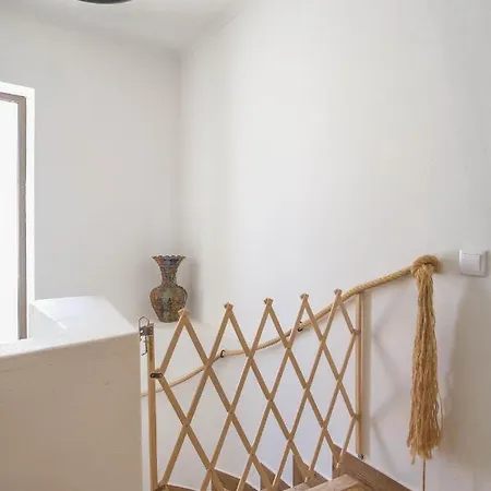 Casa Dos Avozinhos, Da *