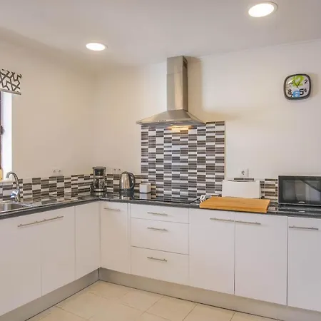 Casa Dos Avozinhos, Da