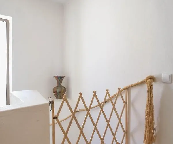 Casa Dos Avozinhos, Da *